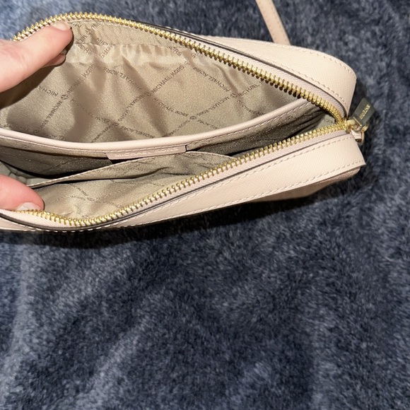 Michael kors purse - Picture 2 of 4